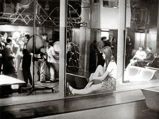 The present work installed at the Piper Pluriclub during La fine di Pistoletto (The End of Pistoletto), Turin, March 6, 1967. Photograph by Renato Rinaldi. Courtesy of Derossi Associati, Turin.